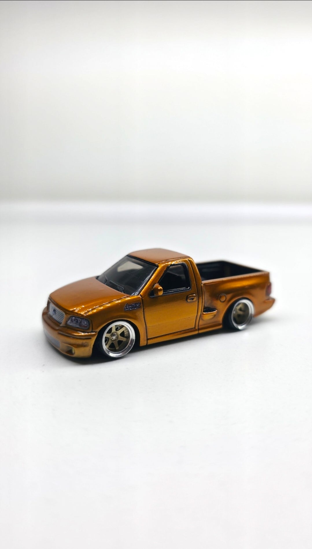 Customs Hotwheels 1999 Ford F-150 SVT Lightning