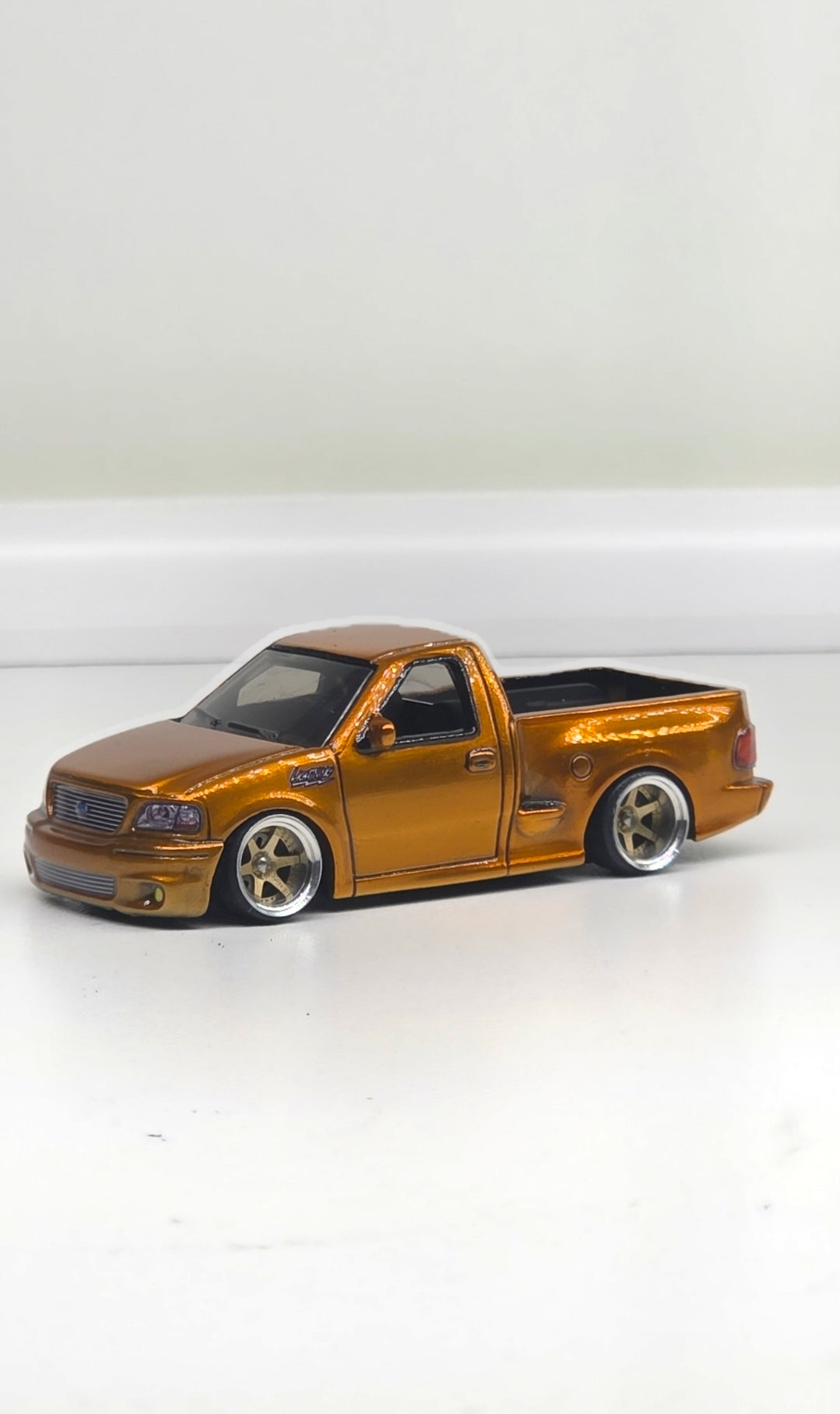Customs Hotwheels 1999 Ford F-150 SVT Lightning