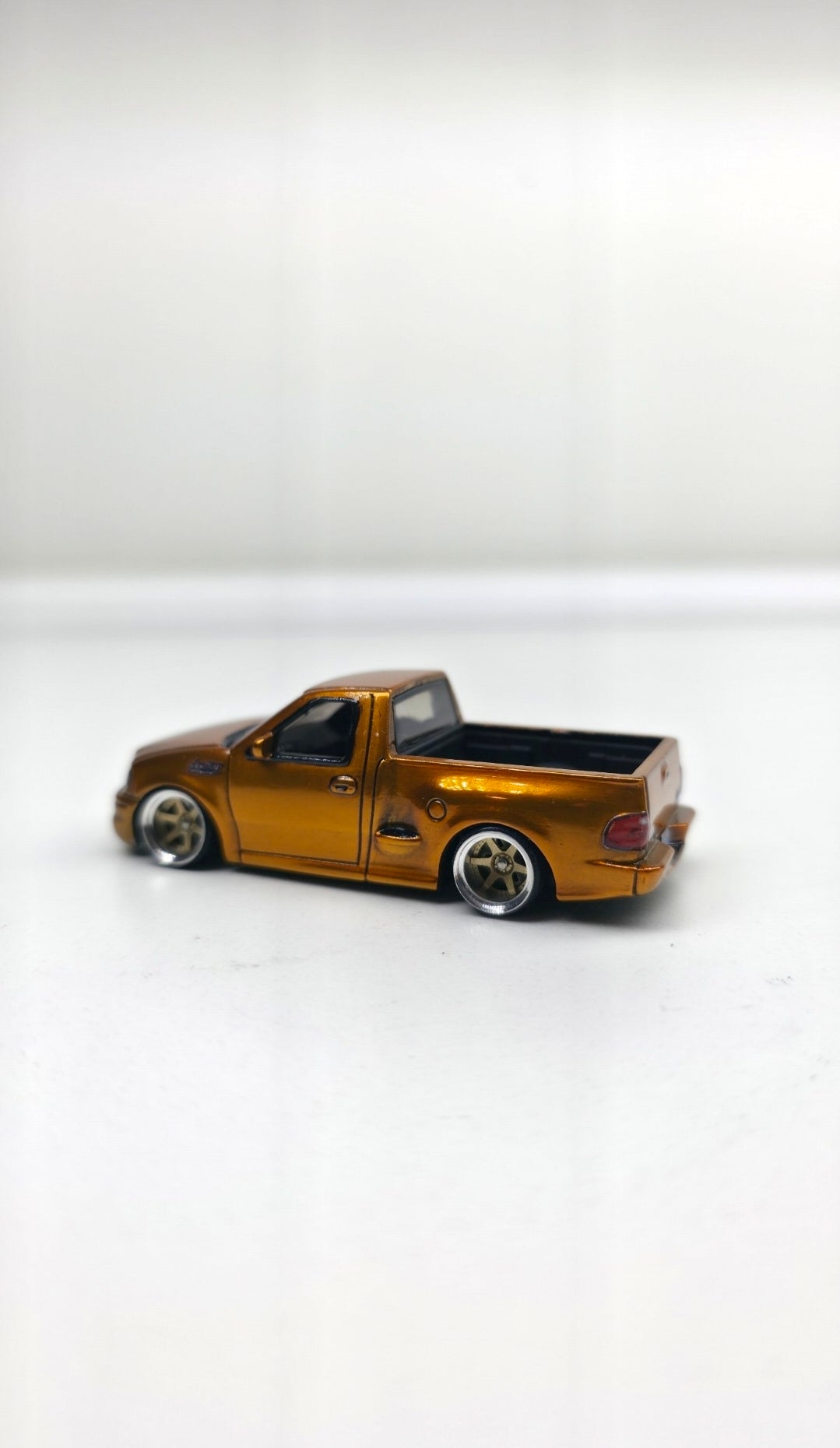 Customs Hotwheels 1999 Ford F-150 SVT Lightning