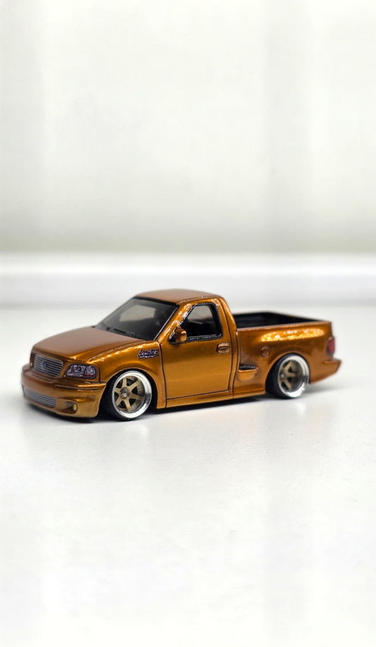 Customs Hotwheels 1999 Ford F-150 SVT Lightning