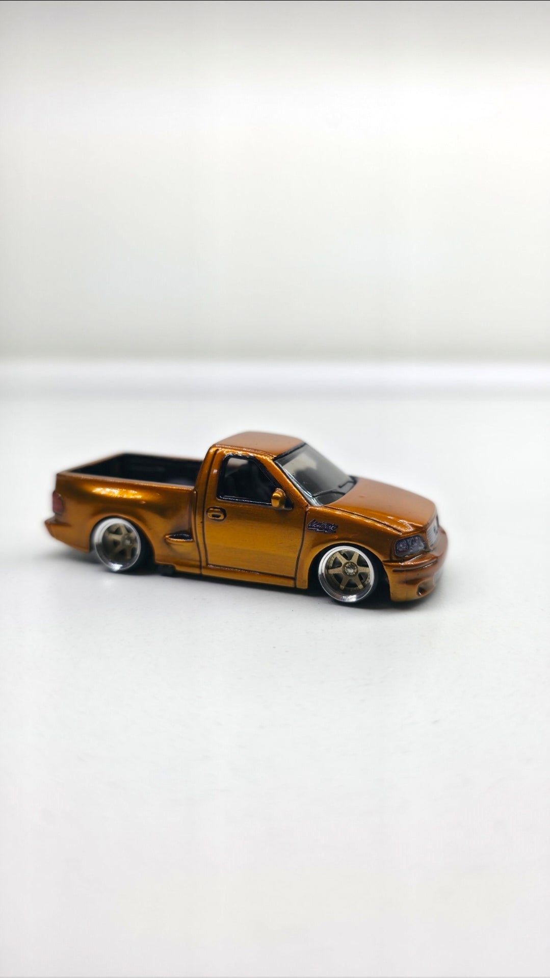 Customs Hotwheels 1999 Ford F-150 SVT Lightning