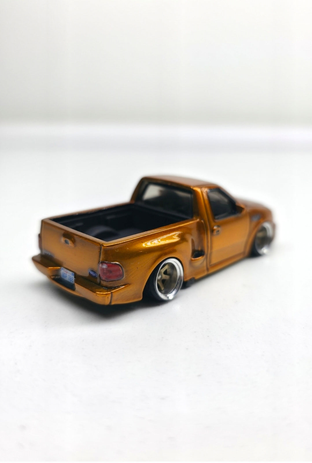 Customs Hotwheels 1999 Ford F-150 SVT Lightning